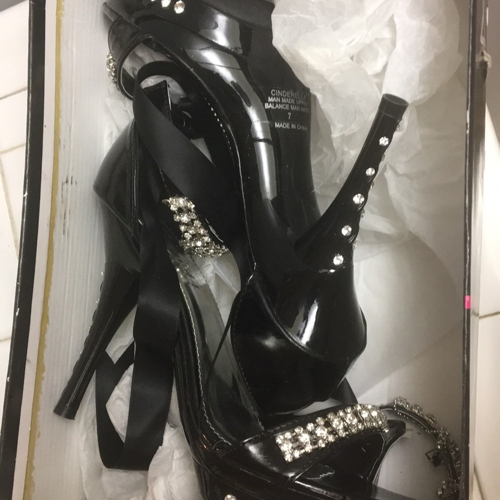 Shoes - Picture 2 of 3